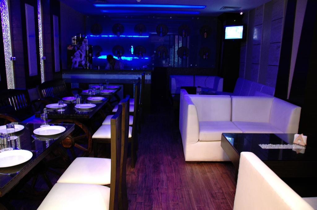 Hotel Palmdale Zirakpur 외부 사진