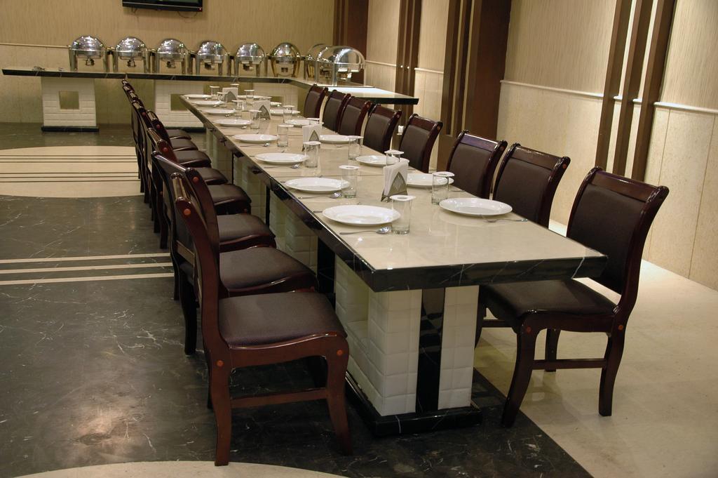 Hotel Palmdale Zirakpur 외부 사진
