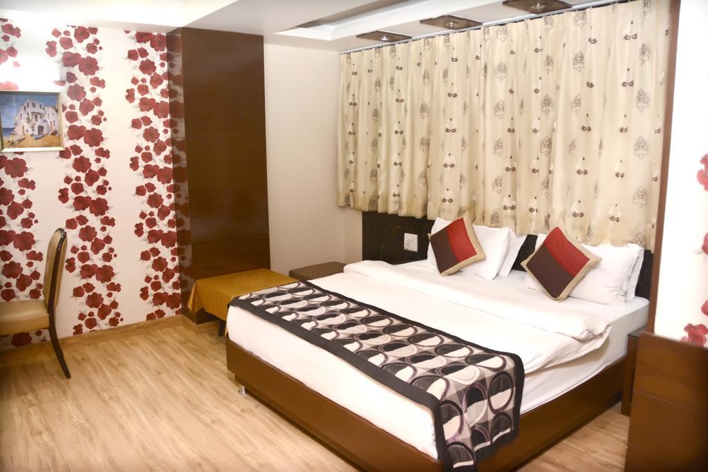 Hotel Palmdale Zirakpur 객실 사진