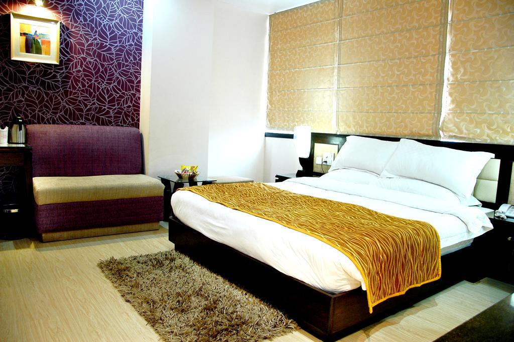 Hotel Palmdale Zirakpur 객실 사진